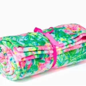 Lilly Pulitzer paradise blanket in Fruity Flamingo
